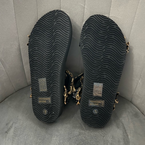 Shu Shop Bessie velcro Sandals - Shushop size 7 - Picture 8 of 9